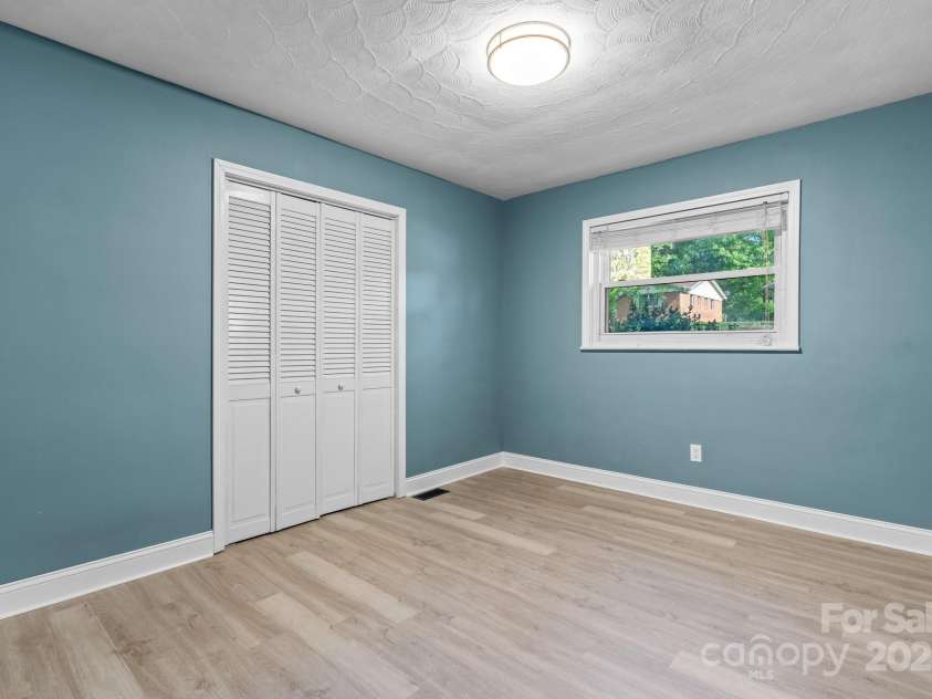 634 7th Avenue Place, Hickory, NC 28602.  MLS# CAR4250739, YatesRealty ID 15055. 