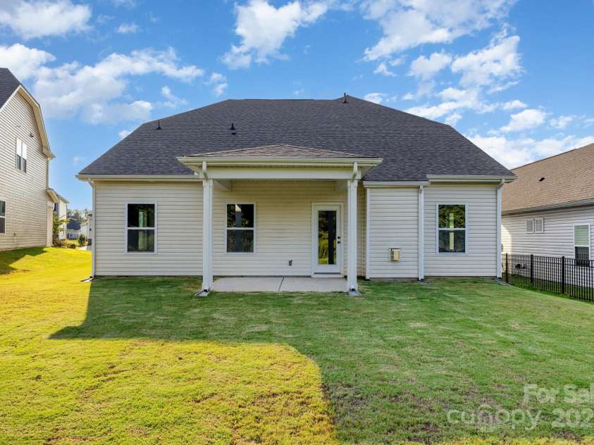 423 Shallowford Drive, Rock Hill, SC 29732.  MLS# CAR4300275, YatesRealty ID 15056. 