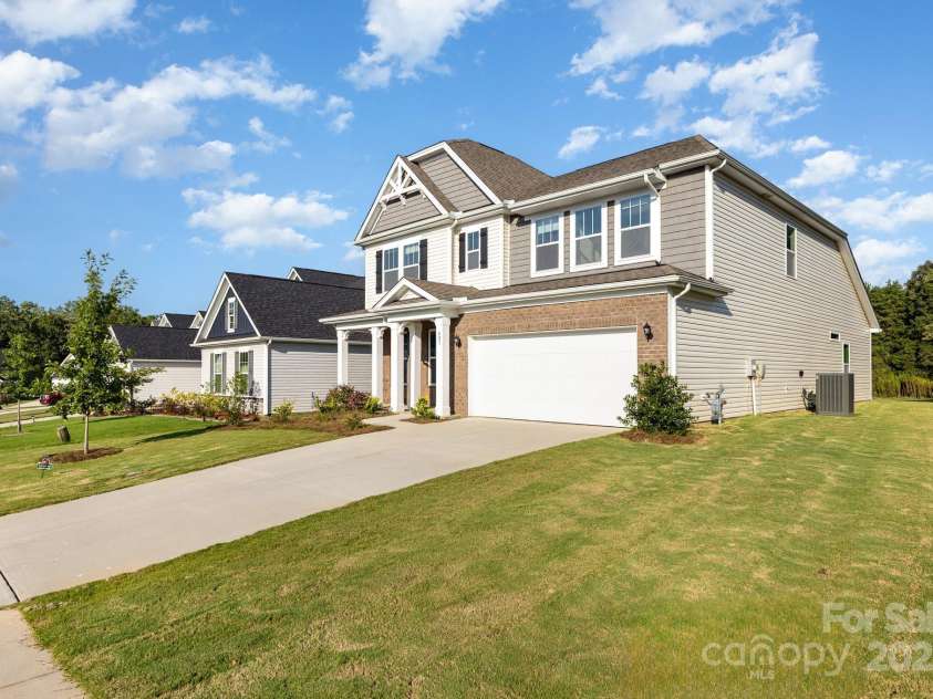 423 Shallowford Drive, Rock Hill, SC 29732.  MLS# CAR4300275, YatesRealty ID 15056. 