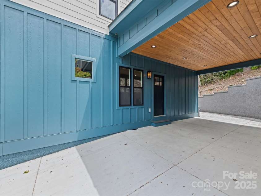 18 Winterhawk Drive, Arden, NC 28704.  MLS# CAR4255813, YatesRealty ID 15058. 