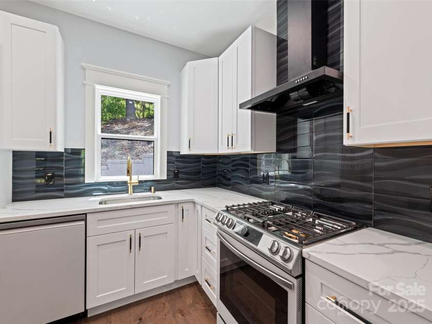 18 Winterhawk Drive, Arden, NC 28704.  MLS# CAR4255813, YatesRealty ID 15058. 