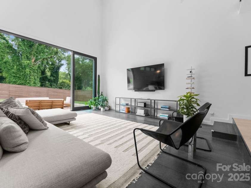 2913 Lake Avenue, Charlotte, NC 28208.  MLS# CAR4257278, YatesRealty ID 15059. 