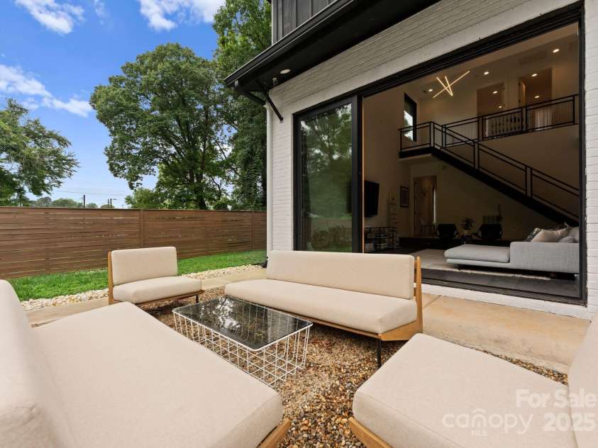 2913 Lake Avenue, Charlotte, NC 28208.  MLS# CAR4257278, YatesRealty ID 15059. 