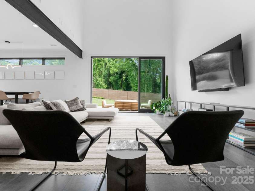 2913 Lake Avenue, Charlotte, NC 28208.  MLS# CAR4257278, YatesRealty ID 15059. 