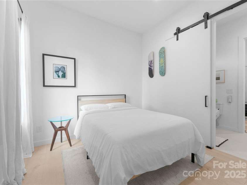 2913 Lake Avenue, Charlotte, NC 28208.  MLS# CAR4257278, YatesRealty ID 15059. 