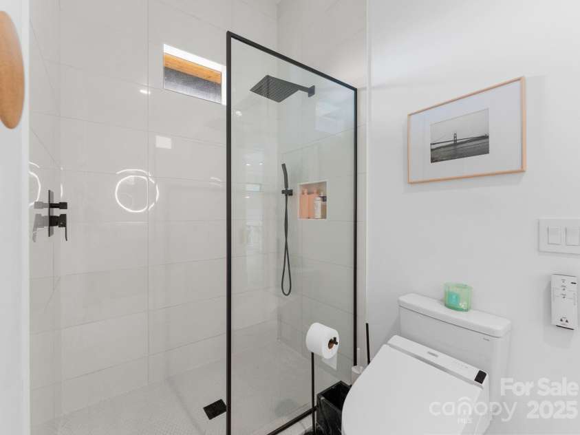 2913 Lake Avenue, Charlotte, NC 28208.  MLS# CAR4257278, YatesRealty ID 15059. 
