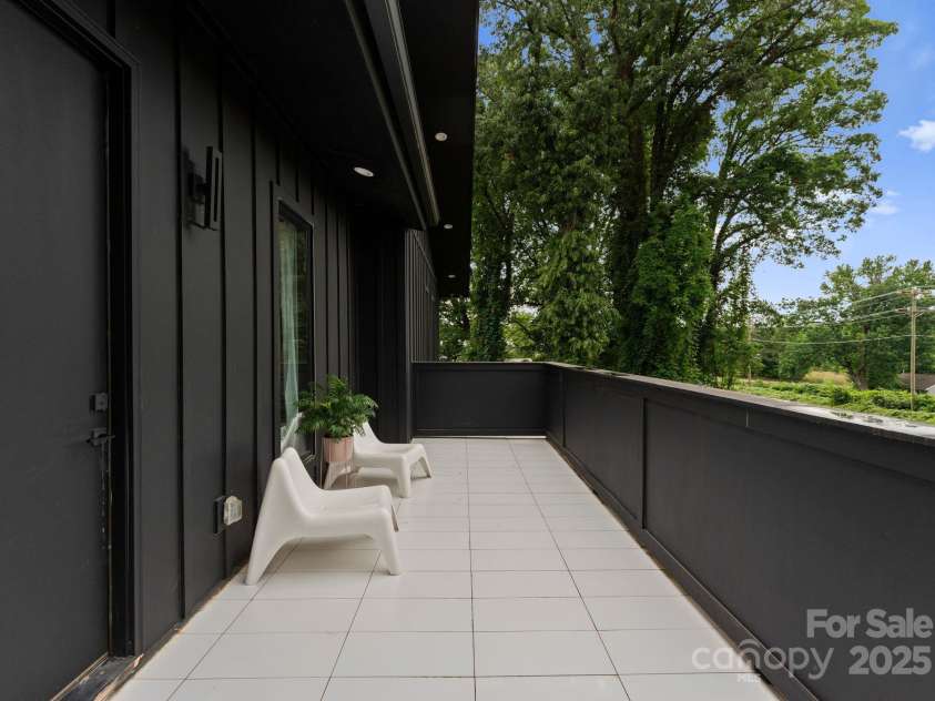 2913 Lake Avenue, Charlotte, NC 28208.  MLS# CAR4257278, YatesRealty ID 15059. 