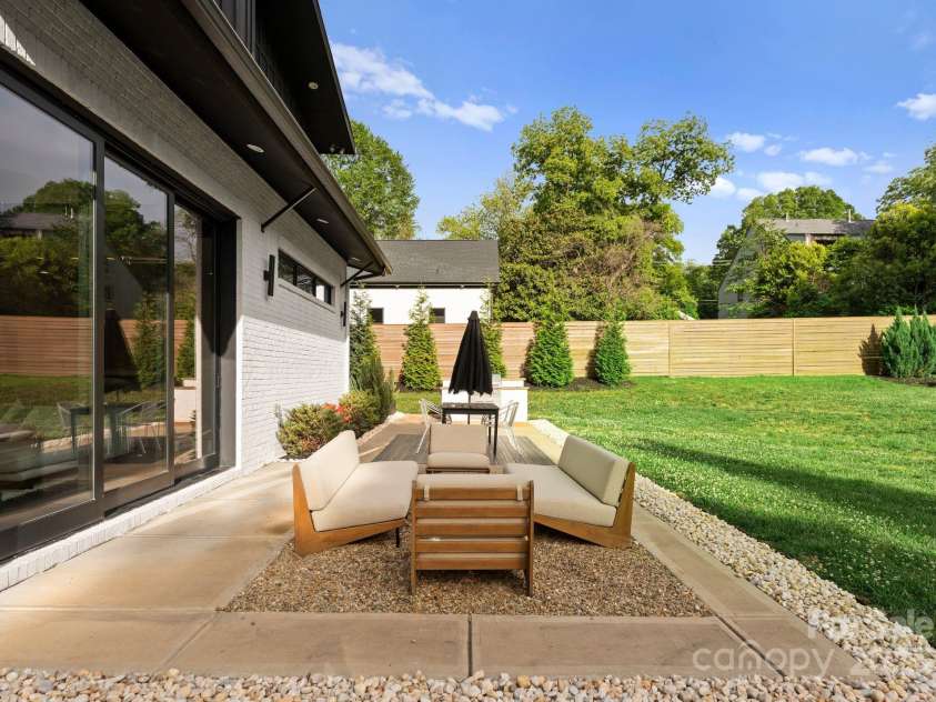 2913 Lake Avenue, Charlotte, NC 28208.  MLS# CAR4257278, YatesRealty ID 15059. 