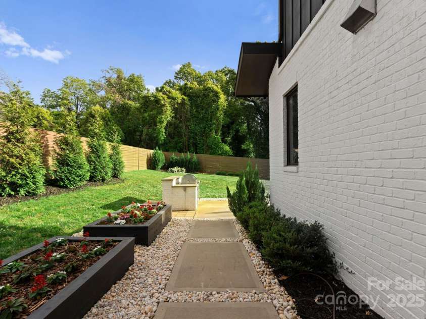 2913 Lake Avenue, Charlotte, NC 28208.  MLS# CAR4257278, YatesRealty ID 15059. 