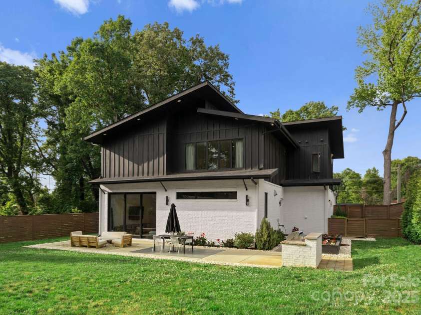 2913 Lake Avenue, Charlotte, NC 28208.  MLS# CAR4257278, YatesRealty ID 15059. 