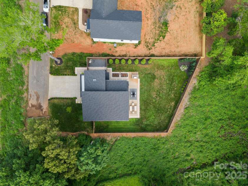2913 Lake Avenue, Charlotte, NC 28208.  MLS# CAR4257278, YatesRealty ID 15059. 