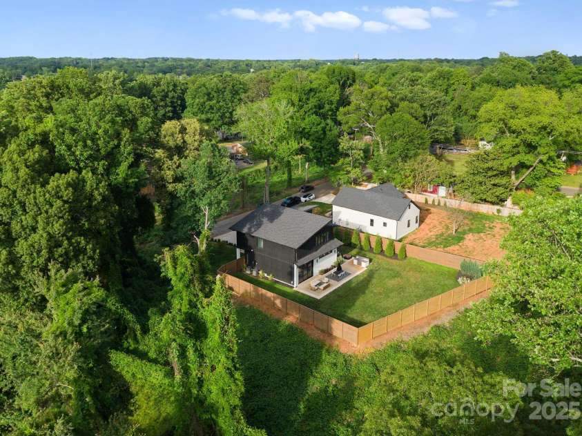 2913 Lake Avenue, Charlotte, NC 28208.  MLS# CAR4257278, YatesRealty ID 15059. 