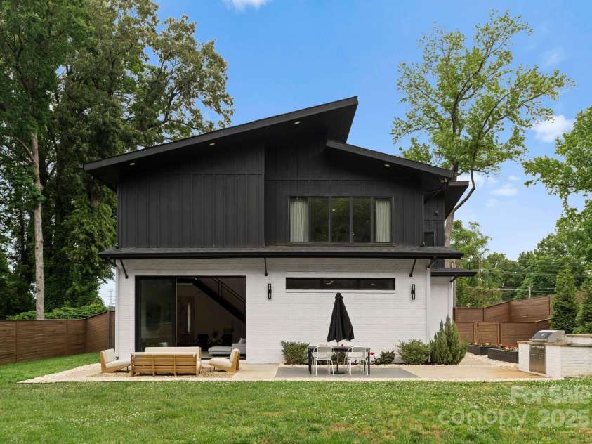 2913 Lake Avenue, Charlotte, NC 28208.  MLS# CAR4257278, YatesRealty ID 15059. 