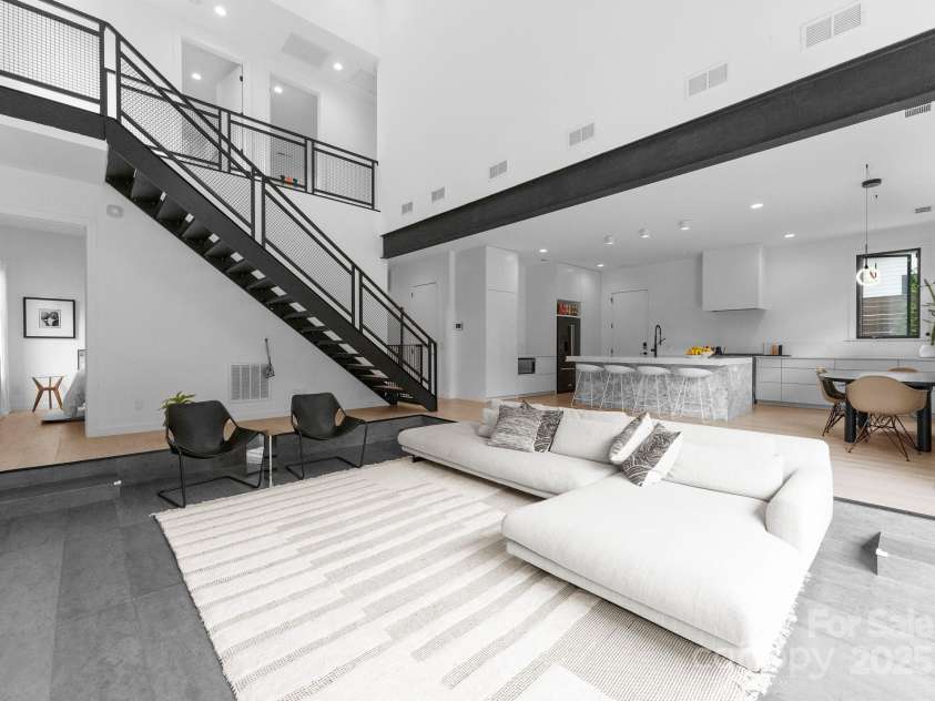 2913 Lake Avenue, Charlotte, NC 28208.  MLS# CAR4257278, YatesRealty ID 15059. 
