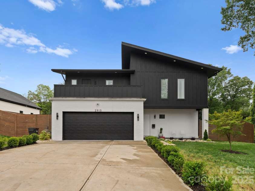 2913 Lake Avenue, Charlotte, NC 28208.  MLS# CAR4257278, YatesRealty ID 15059. 