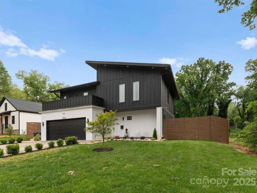 2913 Lake Avenue, Charlotte, NC 28208.  MLS# CAR4257278, YatesRealty ID 15059. 