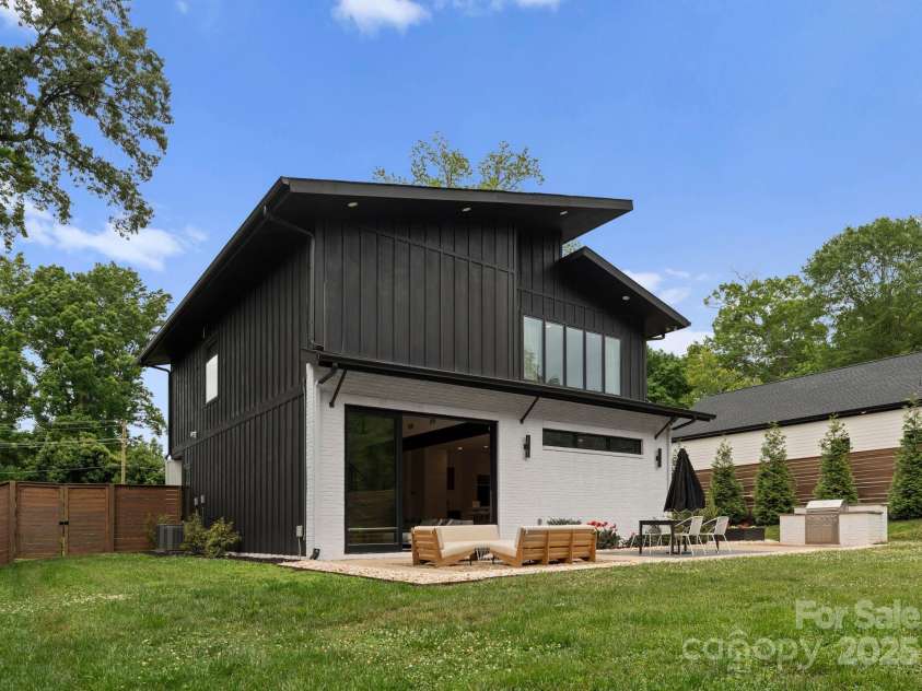 2913 Lake Avenue, Charlotte, NC 28208.  MLS# CAR4257278, YatesRealty ID 15059. 