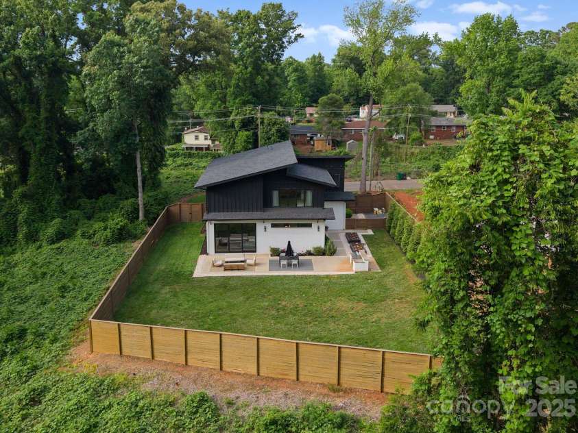 2913 Lake Avenue, Charlotte, NC 28208.  MLS# CAR4257278, YatesRealty ID 15059. 