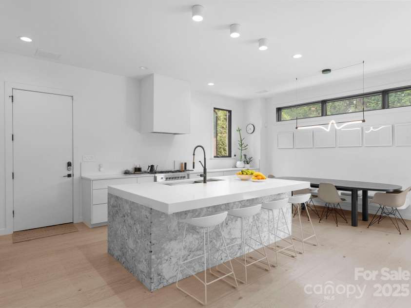 2913 Lake Avenue, Charlotte, NC 28208.  MLS# CAR4257278, YatesRealty ID 15059. 