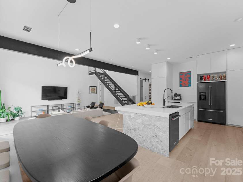 2913 Lake Avenue, Charlotte, NC 28208.  MLS# CAR4257278, YatesRealty ID 15059. 