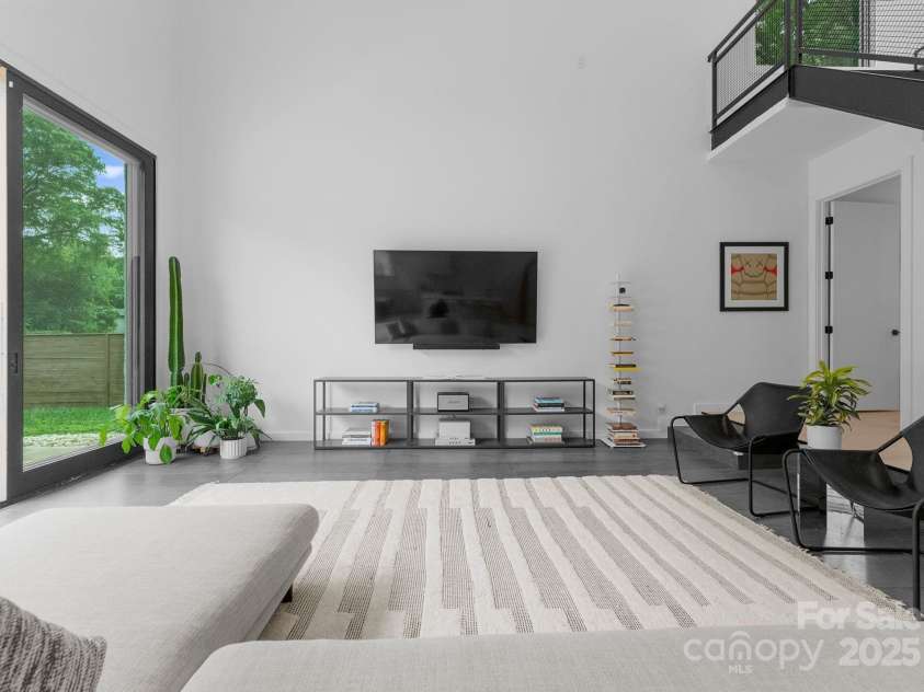 2913 Lake Avenue, Charlotte, NC 28208.  MLS# CAR4257278, YatesRealty ID 15059. 
