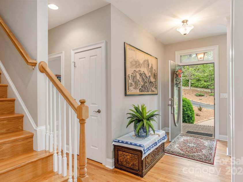 110 FOX CHASE Drive, Hendersonville, NC 28739.  MLS# CAR4136078, YatesRealty ID 1506. 