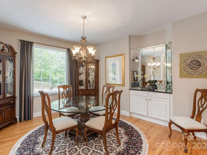 110 FOX CHASE Drive, Hendersonville, NC 28739.  MLS# CAR4136078, YatesRealty ID 1506. 