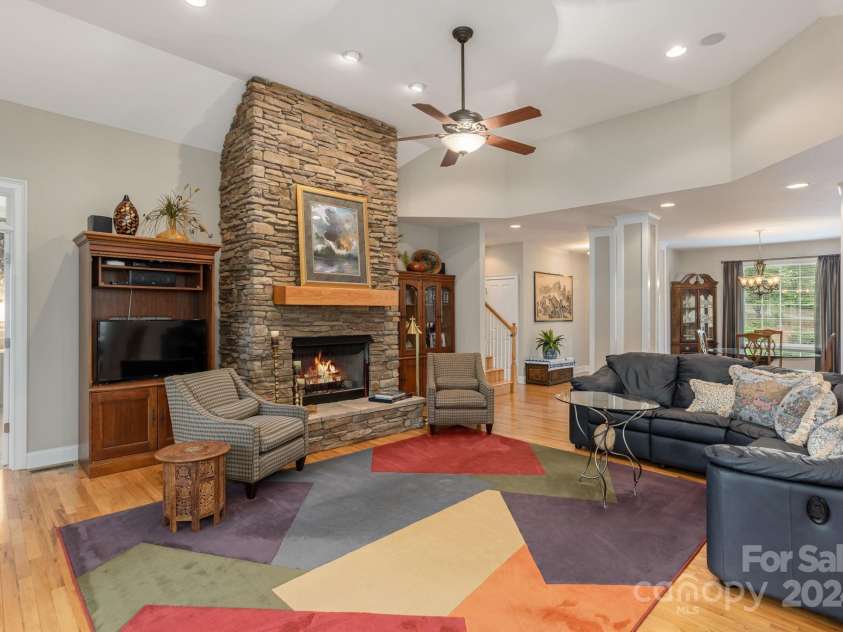 110 FOX CHASE Drive, Hendersonville, NC 28739.  MLS# CAR4136078, YatesRealty ID 1506. 