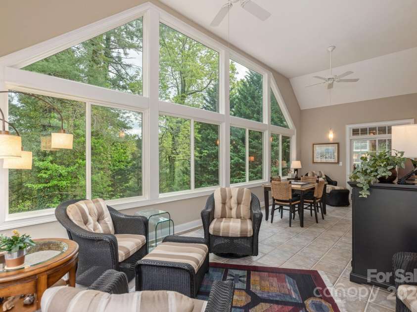 110 FOX CHASE Drive, Hendersonville, NC 28739.  MLS# CAR4136078, YatesRealty ID 1506. 