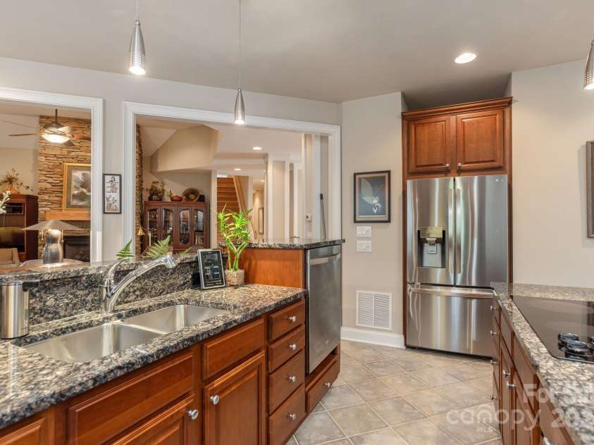 110 FOX CHASE Drive, Hendersonville, NC 28739.  MLS# CAR4136078, YatesRealty ID 1506. 