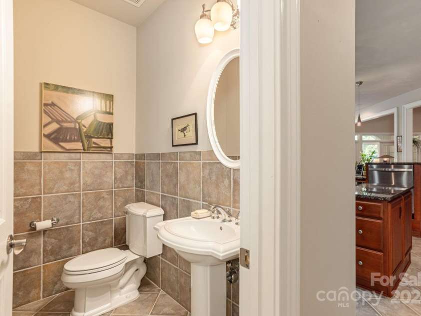 110 FOX CHASE Drive, Hendersonville, NC 28739.  MLS# CAR4136078, YatesRealty ID 1506. 