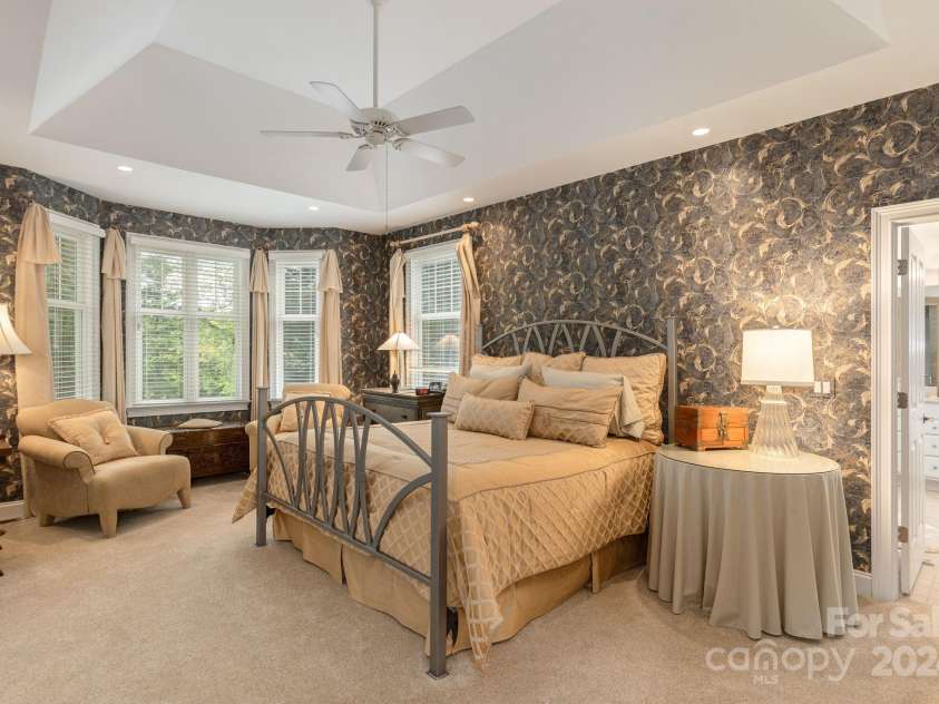 110 FOX CHASE Drive, Hendersonville, NC 28739.  MLS# CAR4136078, YatesRealty ID 1506. 