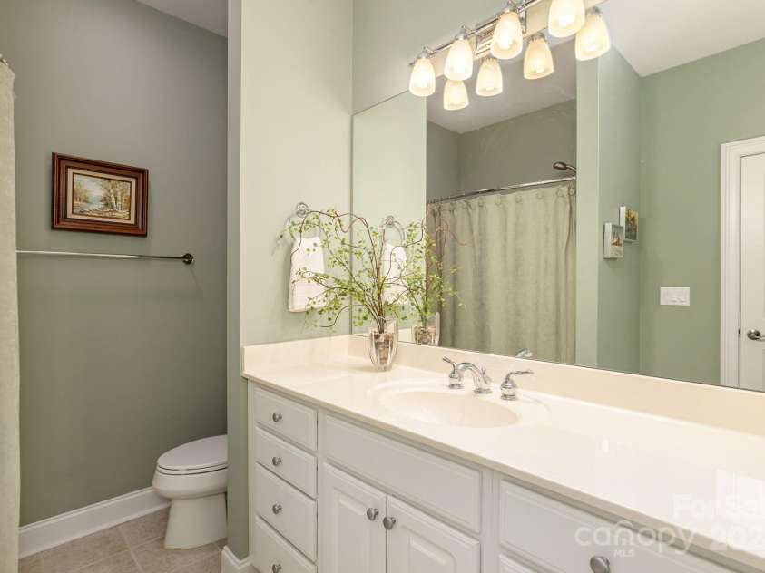 110 FOX CHASE Drive, Hendersonville, NC 28739.  MLS# CAR4136078, YatesRealty ID 1506. 