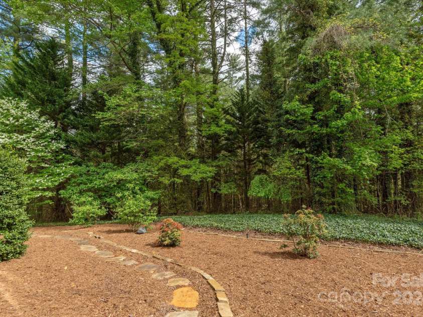 110 FOX CHASE Drive, Hendersonville, NC 28739.  MLS# CAR4136078, YatesRealty ID 1506. 