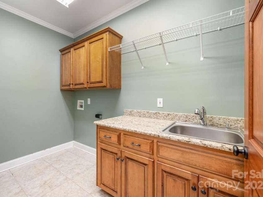 182 Canal Drive, Statesville, NC 28677.  MLS# CAR4318839, YatesRealty ID 1506. 