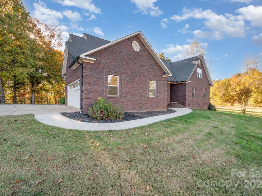 182 Canal Drive, Statesville, NC 28677.  MLS# CAR4318839, YatesRealty ID 1506. 