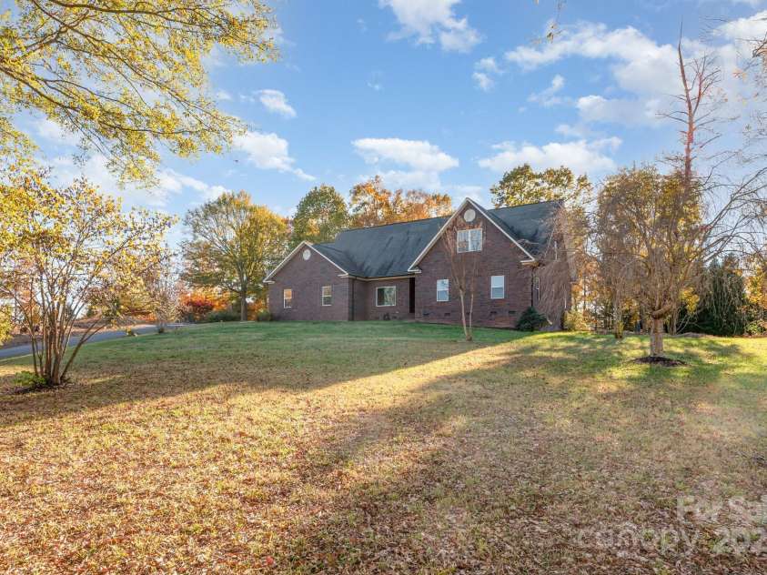 182 Canal Drive, Statesville, NC 28677.  MLS# CAR4318839, YatesRealty ID 1506. 