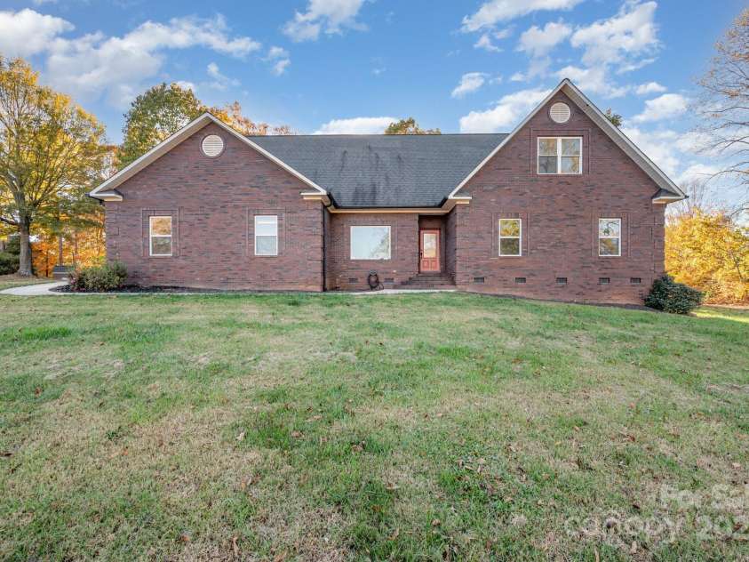 182 Canal Drive, Statesville, NC 28677.  MLS# CAR4318839, YatesRealty ID 1506. Front of home