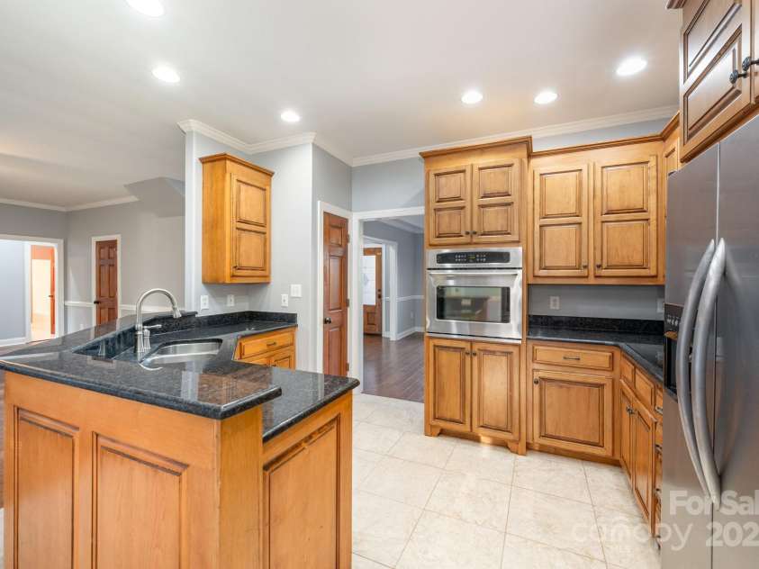 182 Canal Drive, Statesville, NC 28677.  MLS# CAR4318839, YatesRealty ID 1506. Kitchen