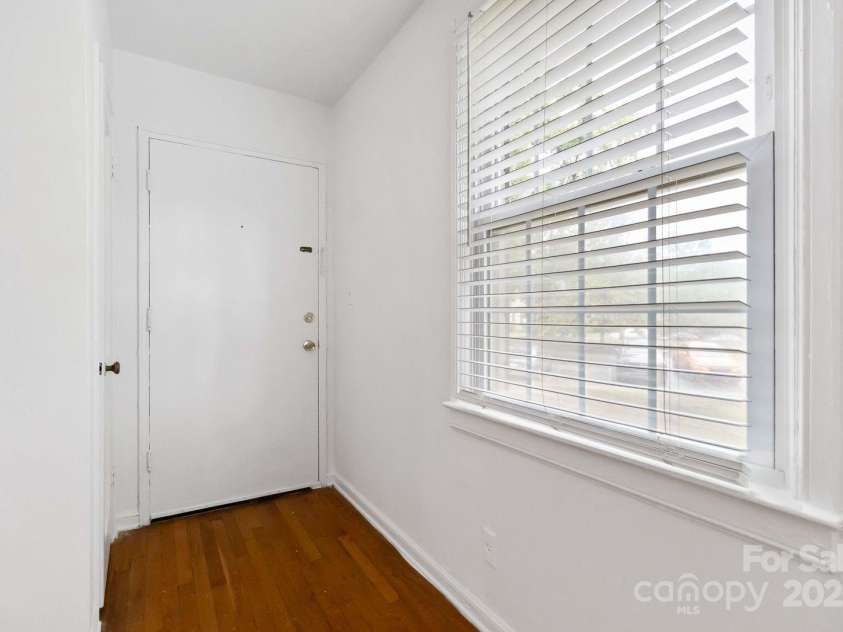 343 Wakefield Drive, Charlotte, NC 28209.  MLS# CAR4291383, YatesRealty ID 1506. 