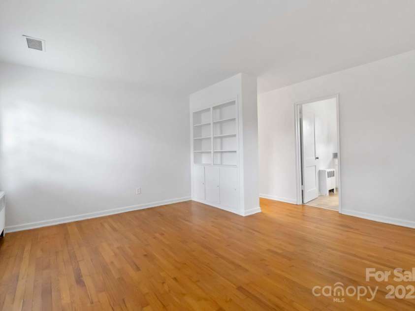 343 Wakefield Drive, Charlotte, NC 28209.  MLS# CAR4291383, YatesRealty ID 1506. 