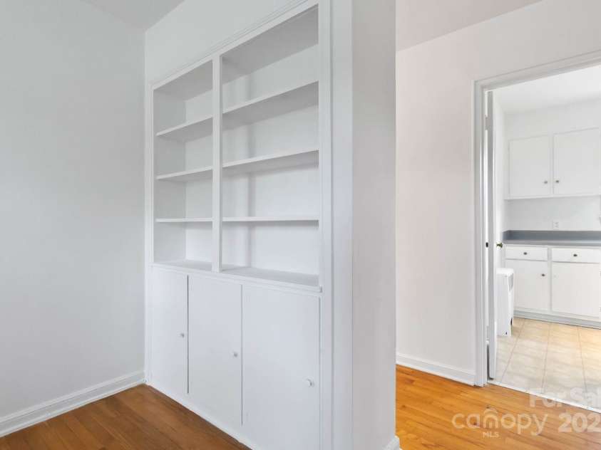 343 Wakefield Drive, Charlotte, NC 28209.  MLS# CAR4291383, YatesRealty ID 1506. 