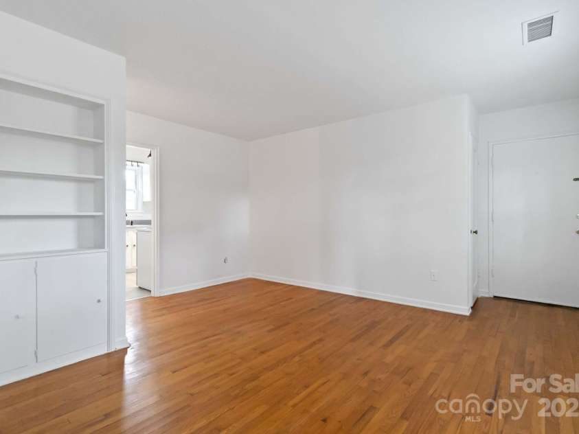 343 Wakefield Drive, Charlotte, NC 28209.  MLS# CAR4291383, YatesRealty ID 1506. 