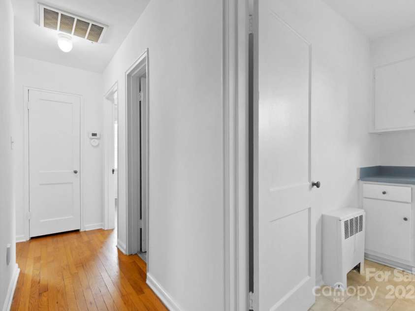 343 Wakefield Drive, Charlotte, NC 28209.  MLS# CAR4291383, YatesRealty ID 1506. 