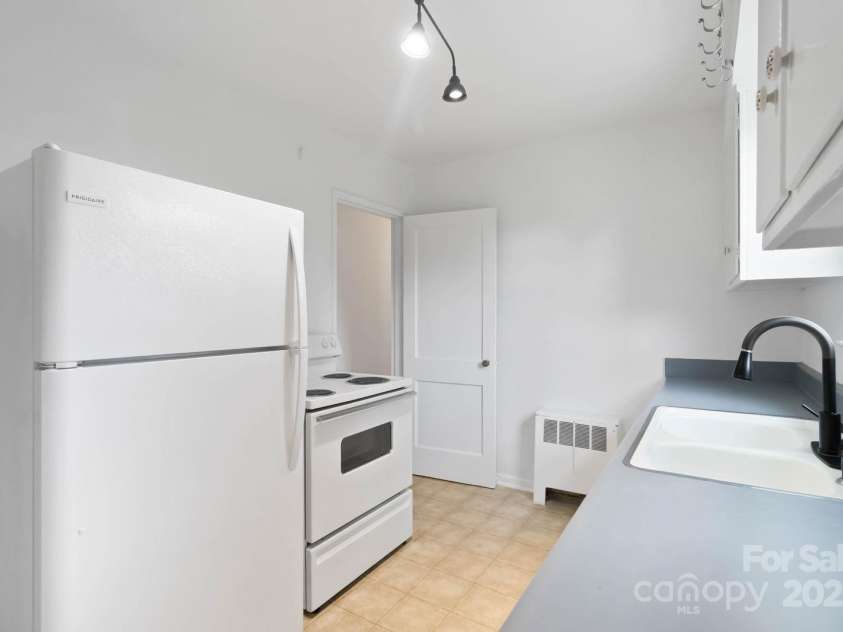 343 Wakefield Drive, Charlotte, NC 28209.  MLS# CAR4291383, YatesRealty ID 1506. 