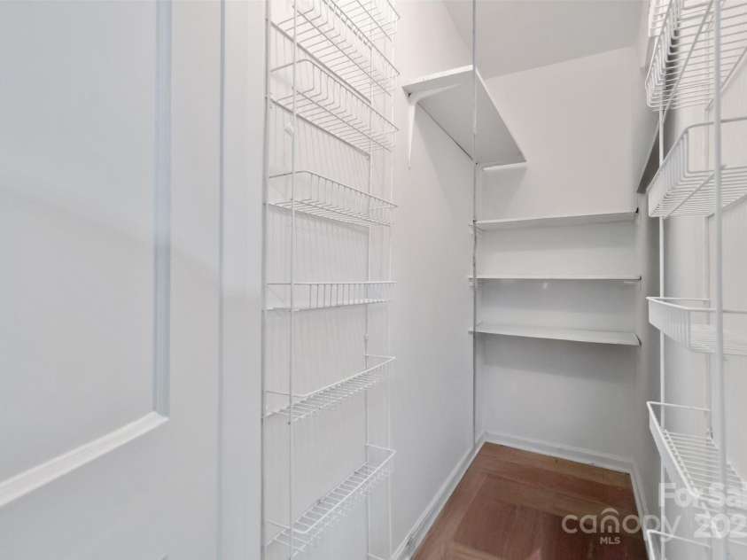 343 Wakefield Drive, Charlotte, NC 28209.  MLS# CAR4291383, YatesRealty ID 1506. 