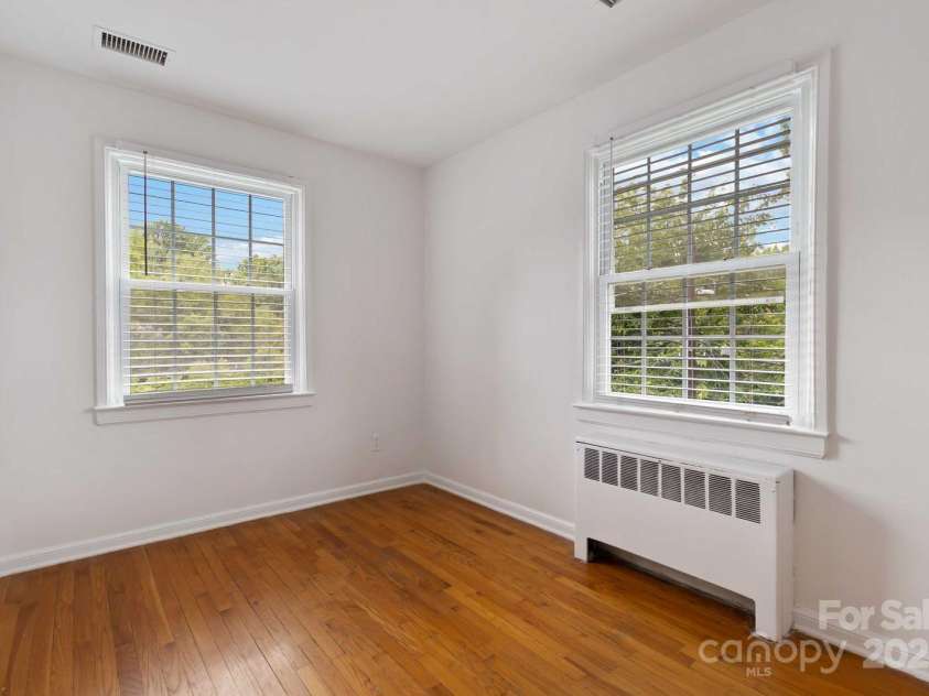 343 Wakefield Drive, Charlotte, NC 28209.  MLS# CAR4291383, YatesRealty ID 1506. 