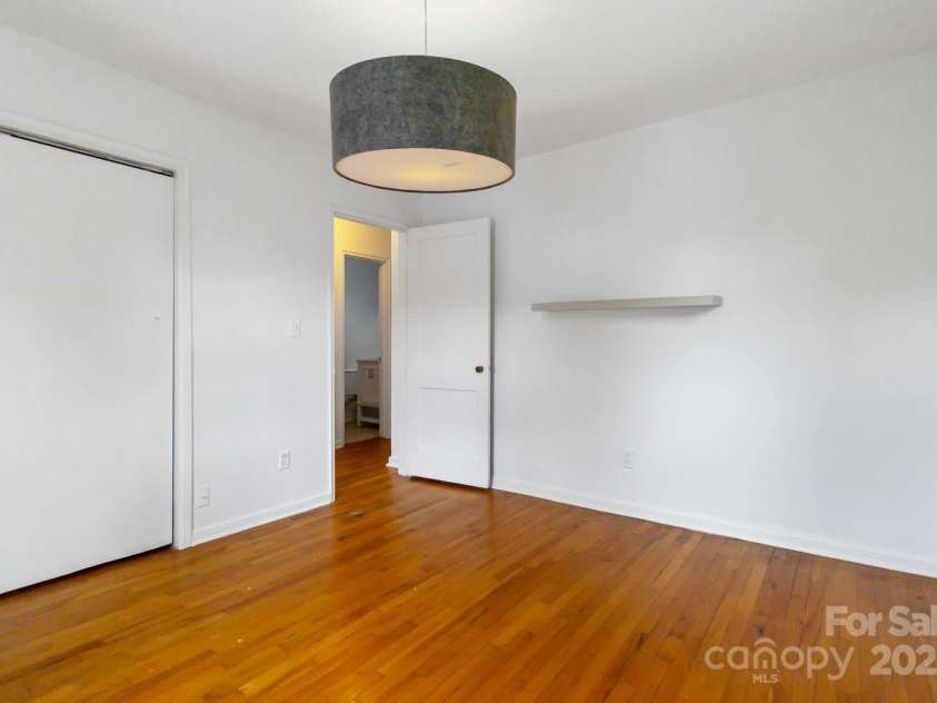 343 Wakefield Drive, Charlotte, NC 28209.  MLS# CAR4291383, YatesRealty ID 1506. 