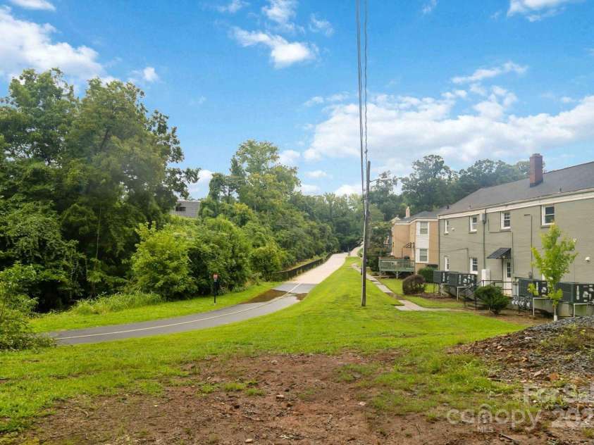 343 Wakefield Drive, Charlotte, NC 28209.  MLS# CAR4291383, YatesRealty ID 1506. 
