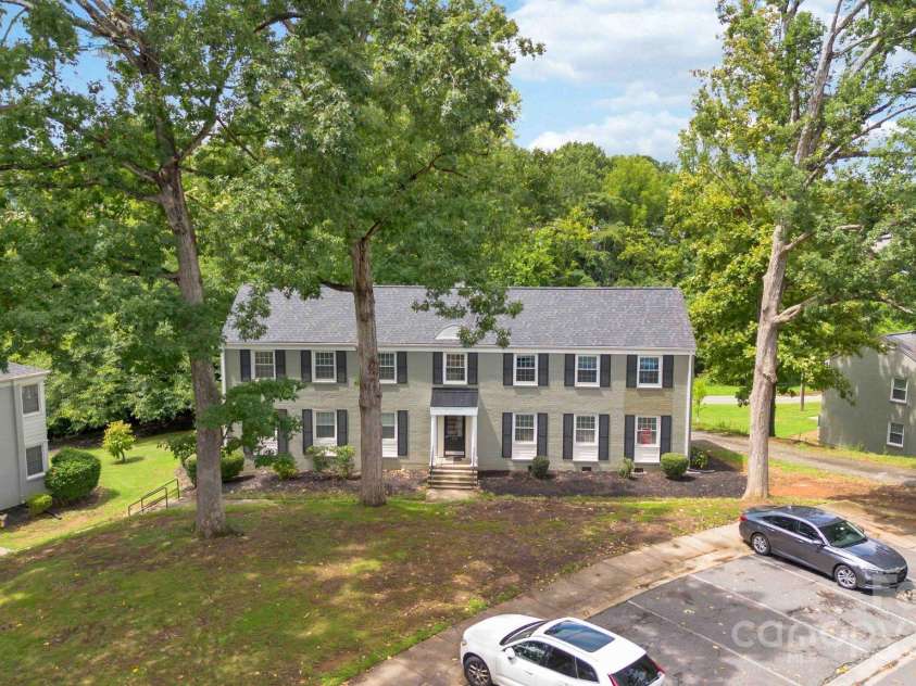 343 Wakefield Drive, Charlotte, NC 28209.  MLS# CAR4291383, YatesRealty ID 1506. 